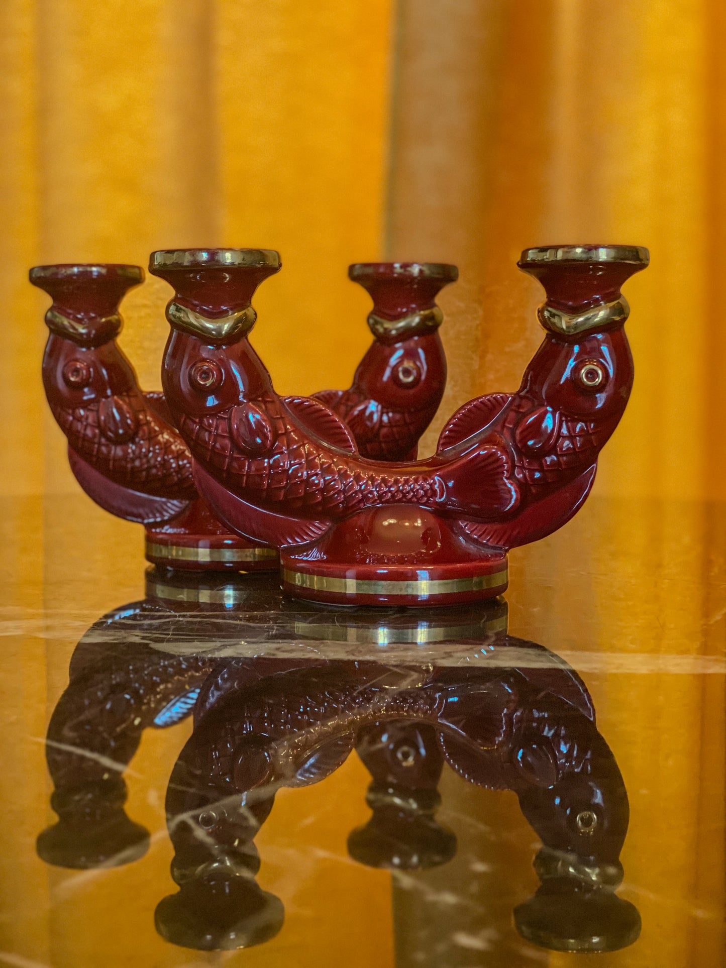 Paire de bougeoirs de couleur rouge bordeaux Art Déco