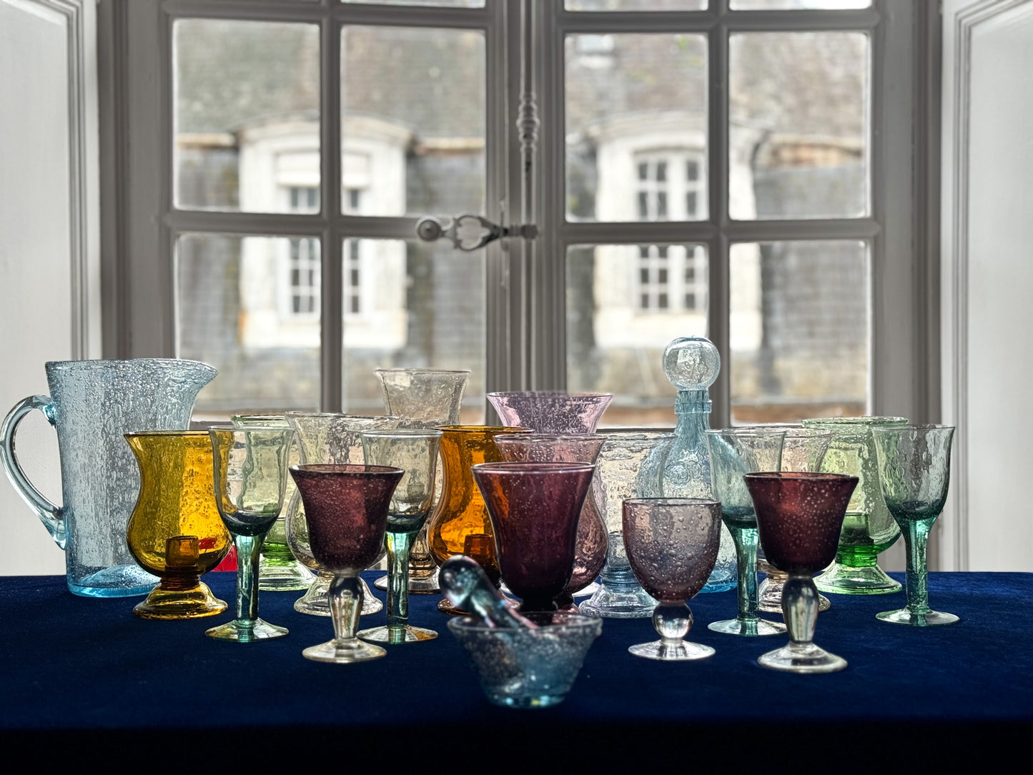 Ensemble de verres bullés, carafes, photophores Biot