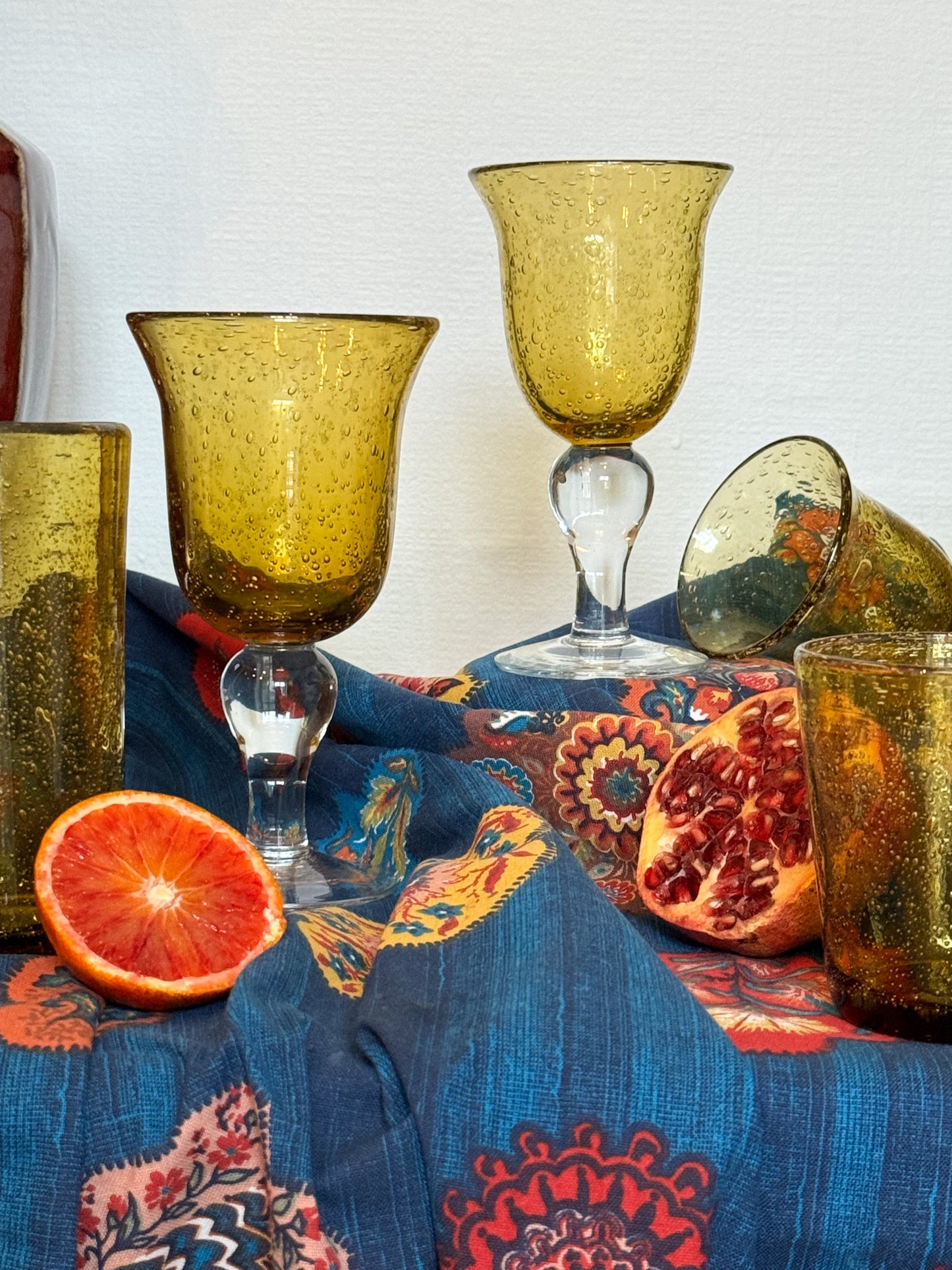 Important service de verres en verre bullé ocre jaune et transparent