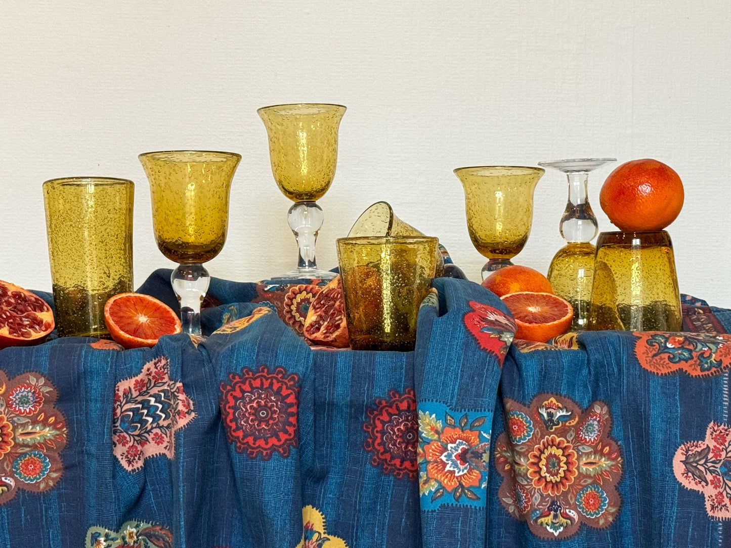 Important service de verres en verre bullé ocre jaune et transparent