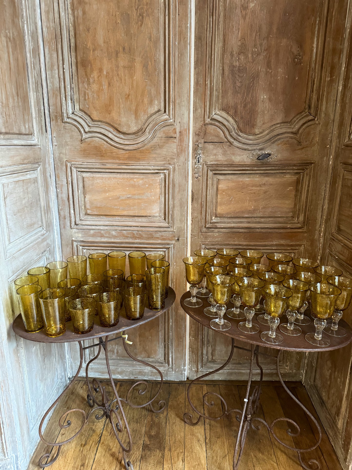 Important service de verres en verre bullé ocre jaune et transparent