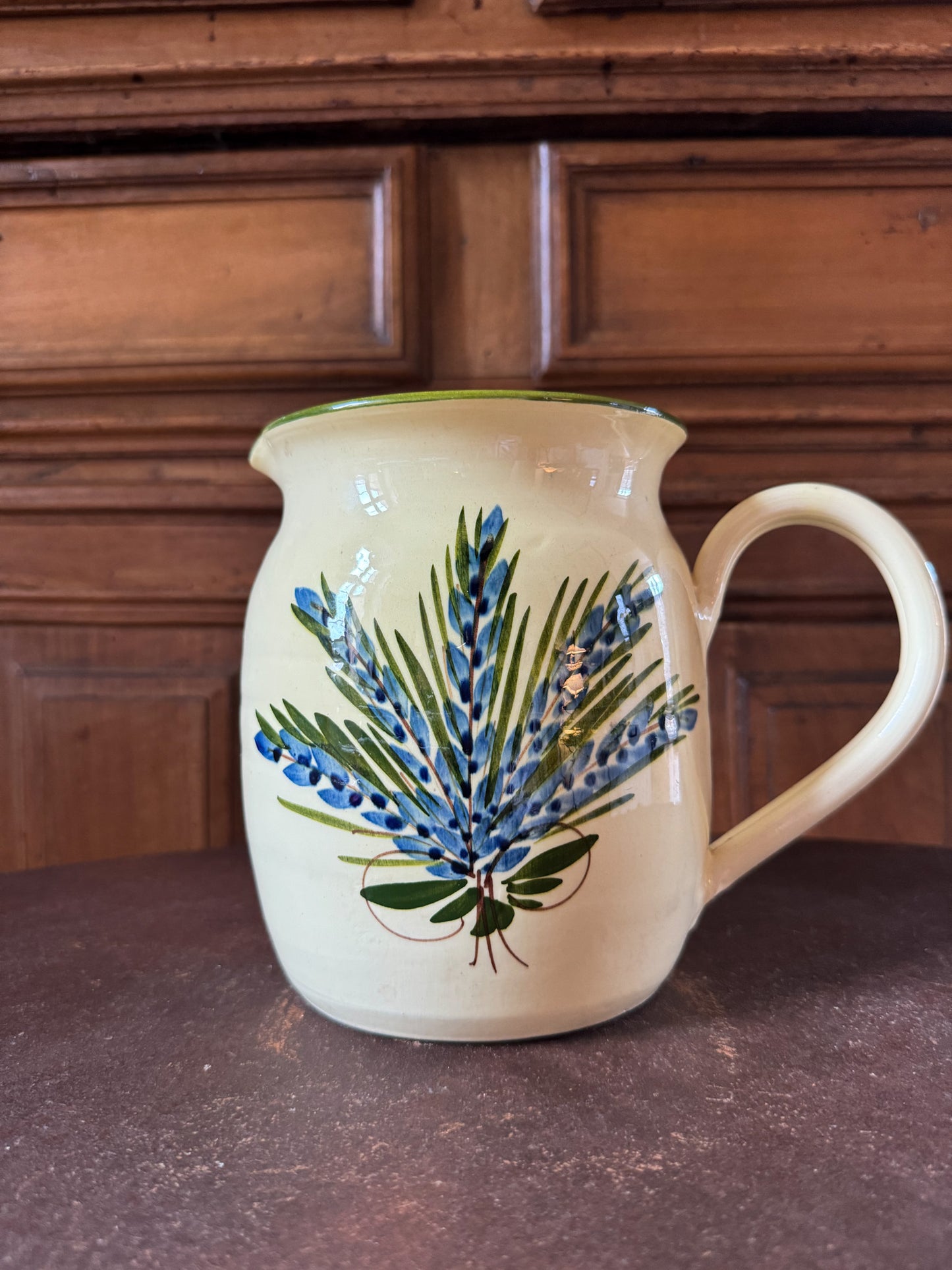 Pichet en céramique à décor de lavande