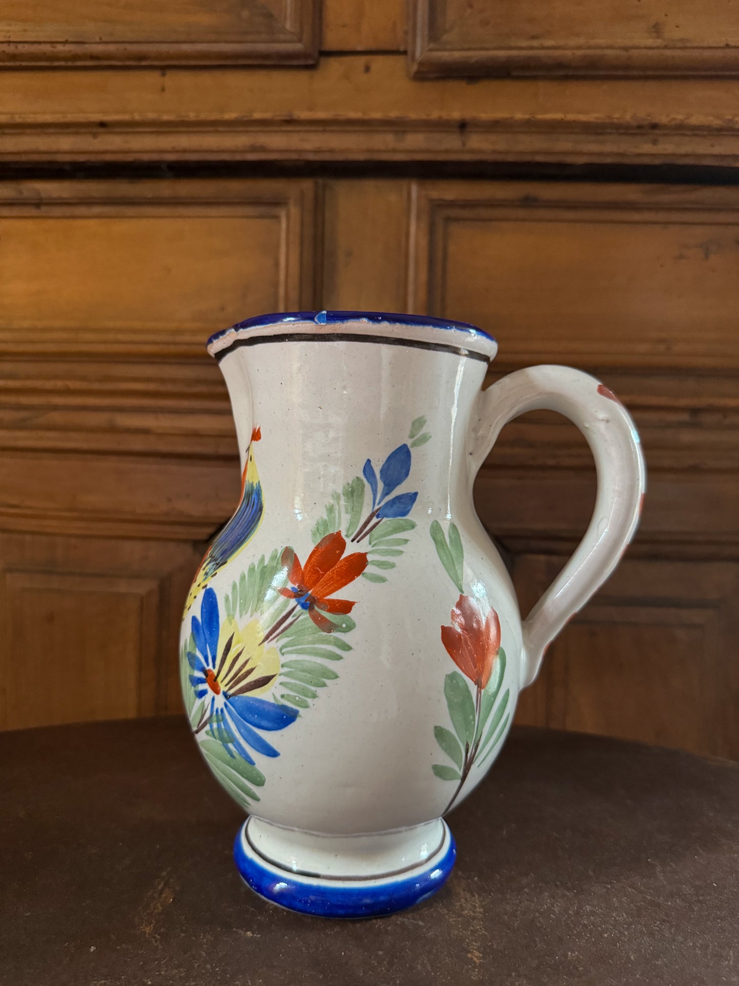 Grand pichet en faïence à décor de coq