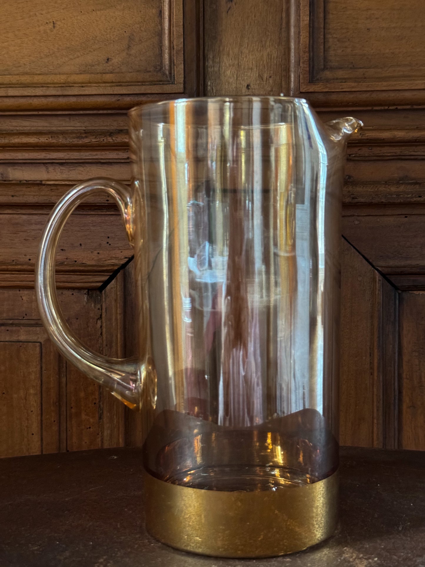 Grand pichet en verre nuancé doré