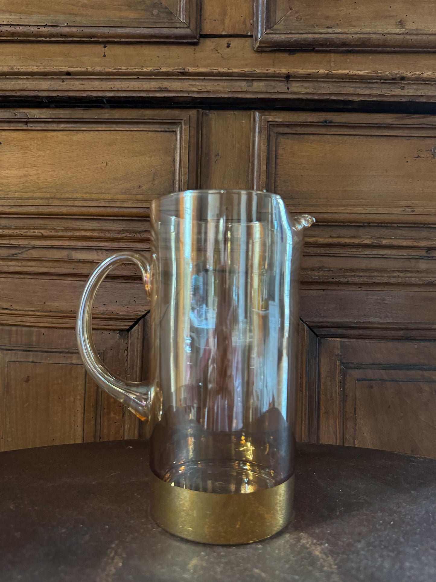 Grand pichet en verre nuancé doré
