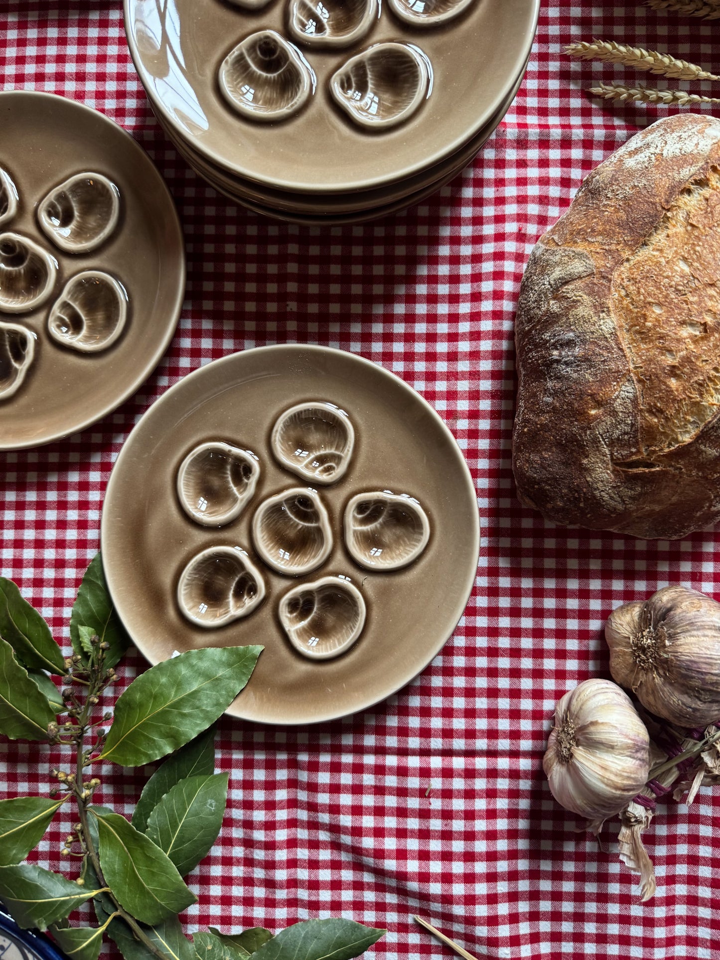 Série de huit assiettes à escargots
