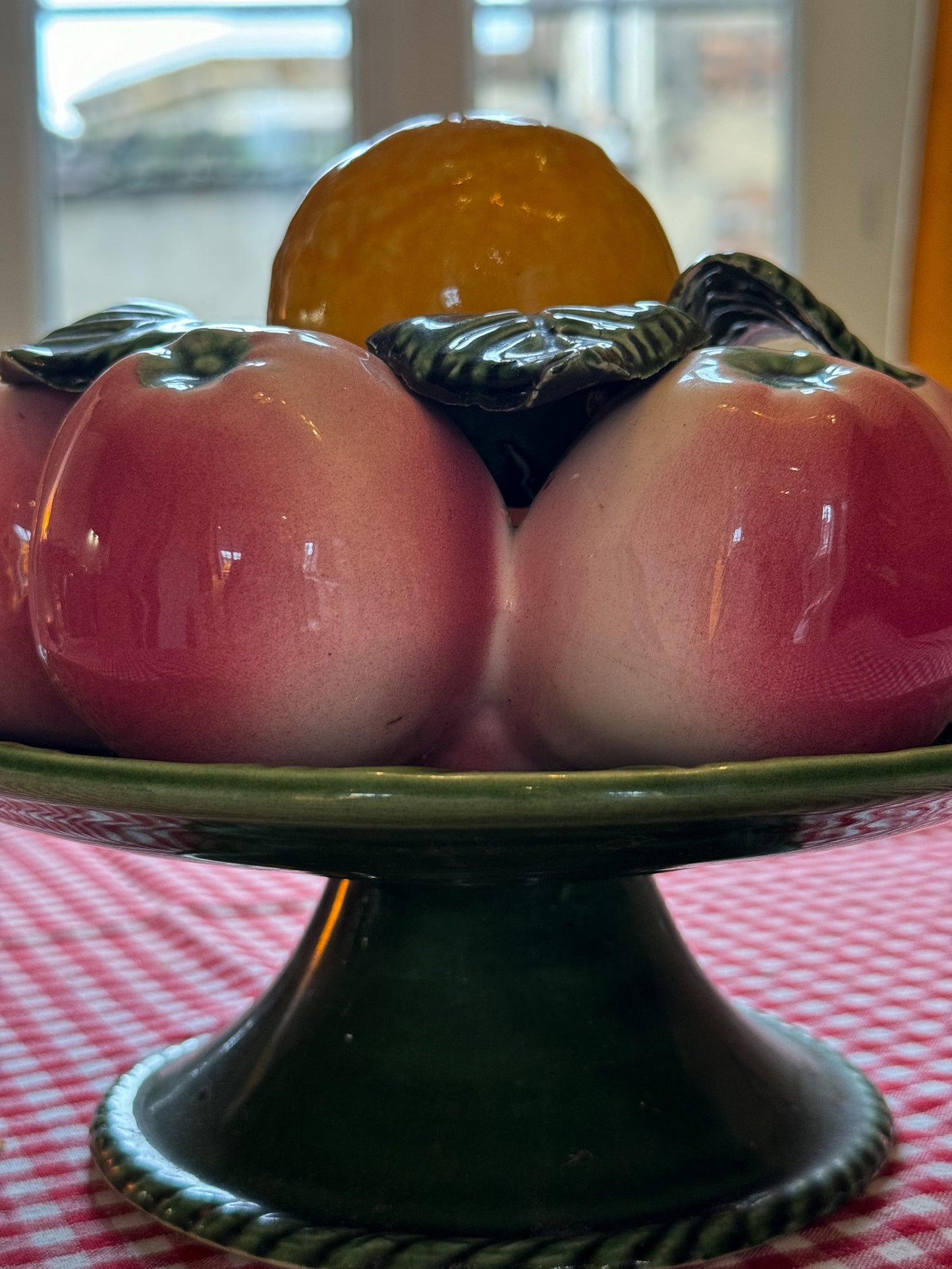 Coupe à fruits en barbotine