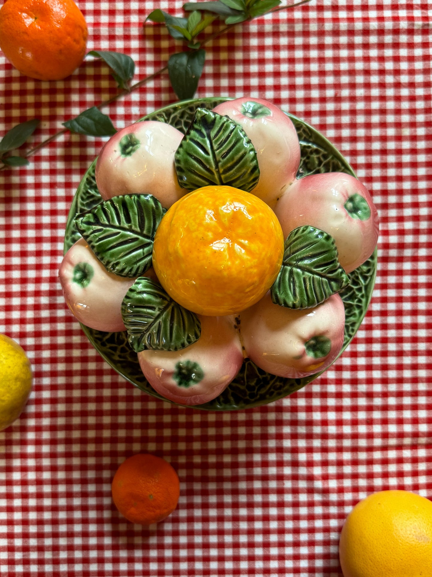 Coupe à fruits en barbotine
