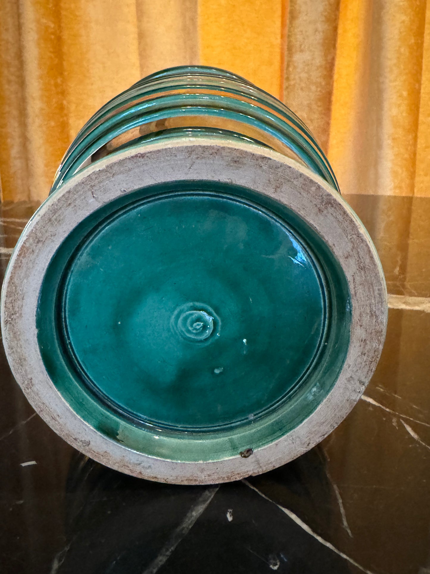 Vase en céramique vert Art Déco